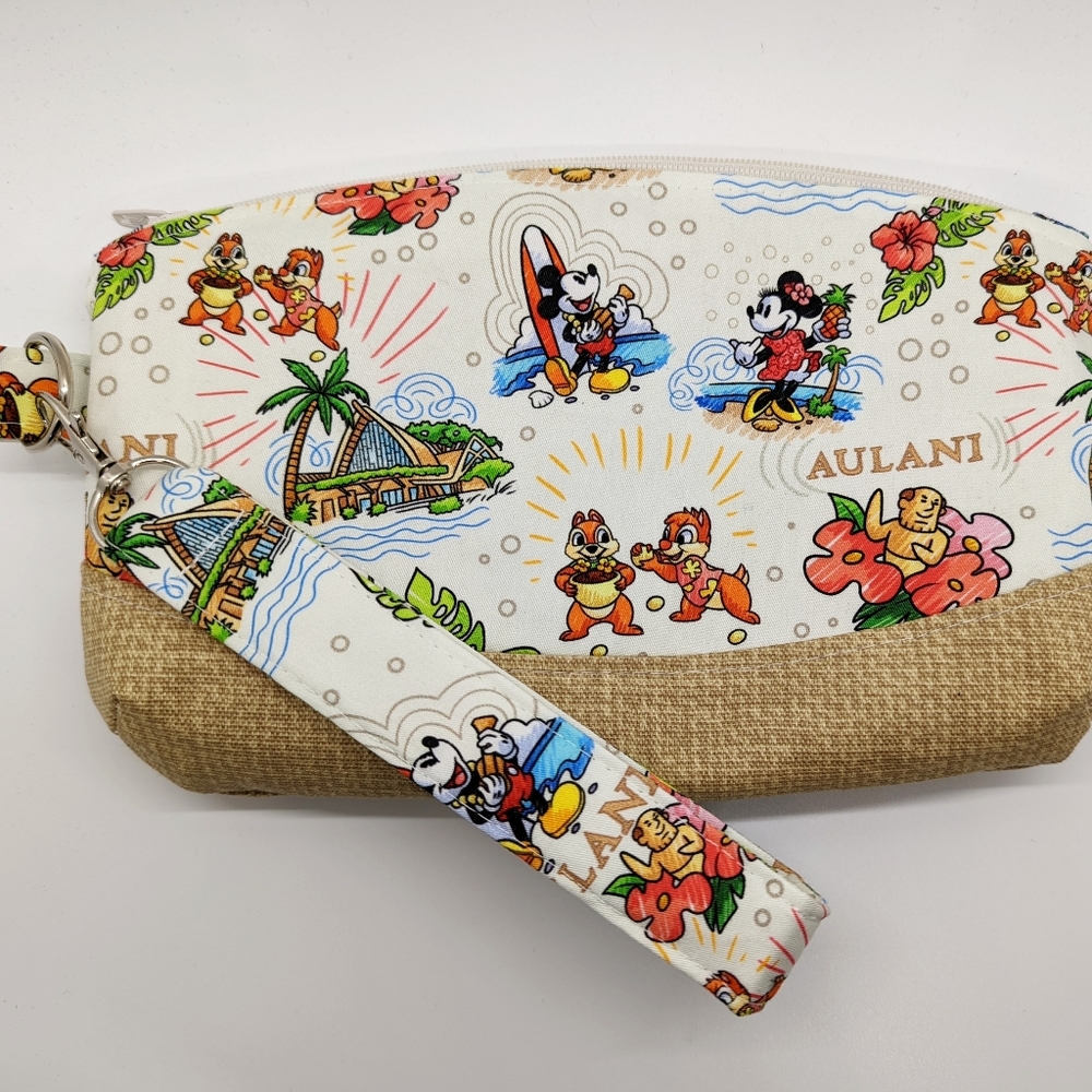 Disney Vacation Club DVC Aulani Mickey Inspired Cosmetic Wristlet Handma…